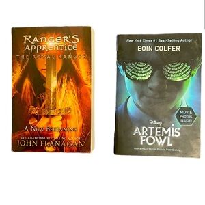 🌸2/$15🌸 2 Young Reader Novels ( Books )